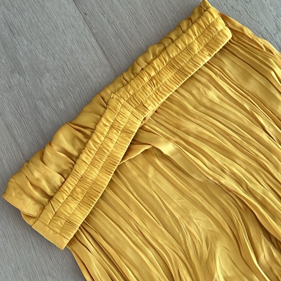 Zara polyester yellow flowy pants - Picture 2 of 3